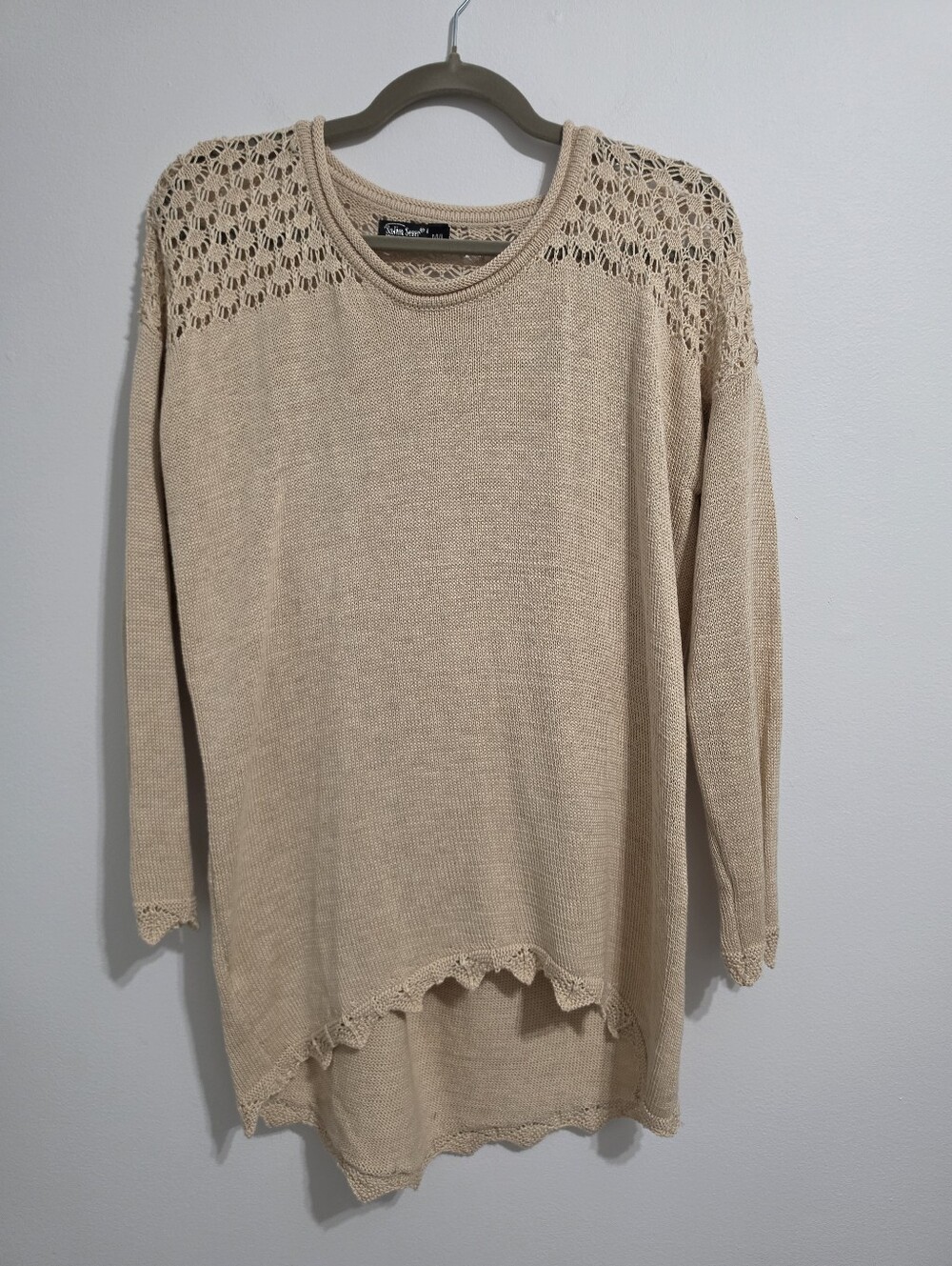 117. Vintage High Low Crochet Detail Light Knit